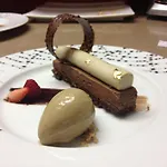 Logis Restaurant Le Dauphin Et Le Du Prieuré Caen