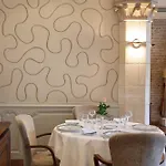 Logis Restaurant Le Dauphin Et Le Du Prieure فندق كان