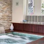 Logis Restaurant Le Dauphin Et Le Du Prieuré 3*