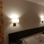 Hotel Logis Restaurant Le Dauphin Et Le Du Prieure