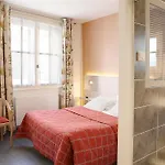 Logis Restaurant Le Dauphin Et Le Du Prieuré Hotel