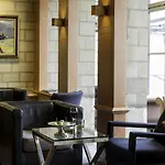 Logis Restaurant Le Dauphin Et Le Du Prieure