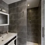 Logis Restaurant Le Dauphin Et Le Du Prieure 3*