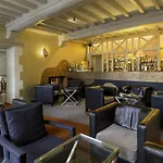Hotel Logis Restaurant Le Dauphin Et Le Du Prieure