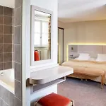 Logis Restaurant Le Dauphin Et Le Du Prieuré Hotel 3*