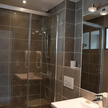 Hotel Restaurant Le Dauphin Et Le Du Prieuré Caen