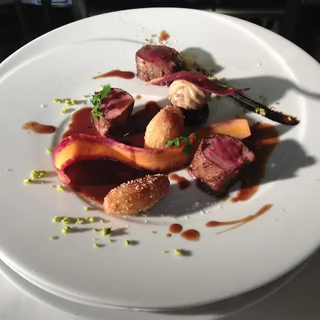 Logis Restaurant Le Dauphin Et Le Du Prieure Caen