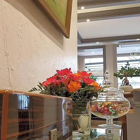 Restaurant Le Dauphin Et Le Du Prieuré Hotel 3*