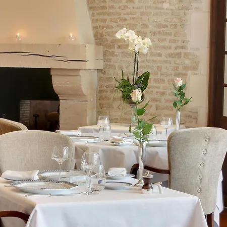 Logis Restaurant Le Dauphin Et Le Du Prieure فندق 3*
