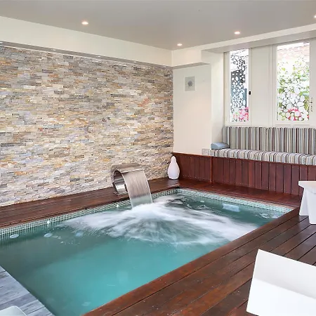 فندق Logis Restaurant Le Dauphin Et Le Du Prieure كان