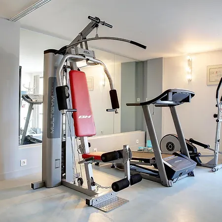 Hotel Restaurant Le Dauphin Et Le Du Prieuré