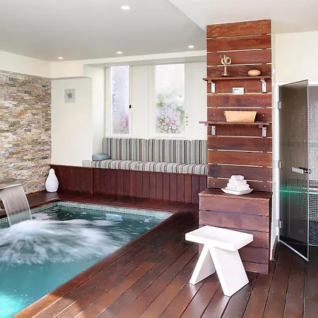 فندق Logis Restaurant Le Dauphin Et Le Du Prieure 3*