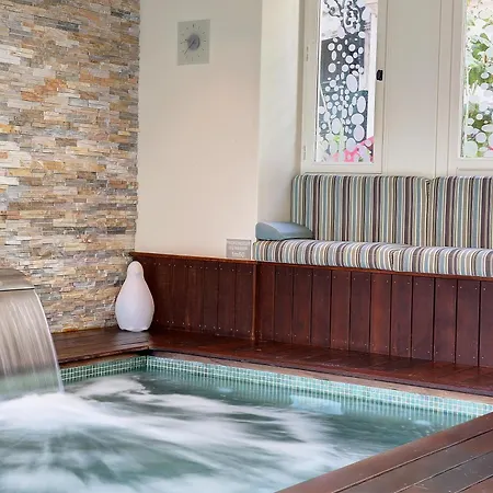 Restaurant Le Dauphin Et Le Du Prieuré 3*