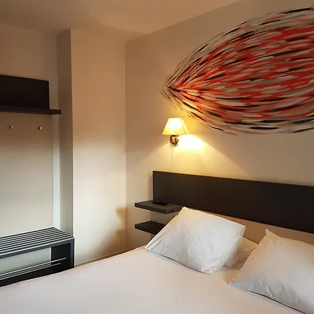 Logis Restaurant Le Dauphin Et Le Du Prieure