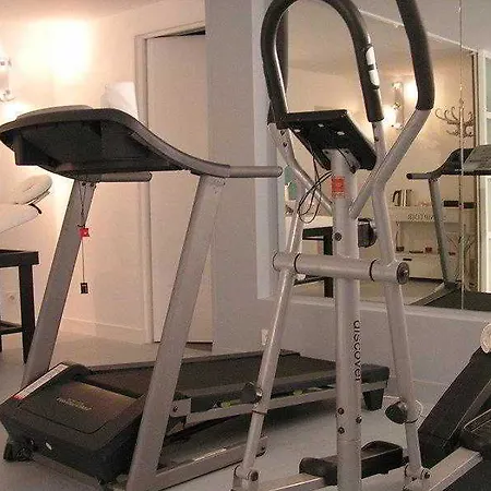 Hotel Restaurant Le Dauphin Et Le Du Prieuré