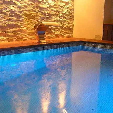 فندق Logis Restaurant Le Dauphin Et Le Du Prieure 3*