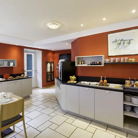 Logis Restaurant Le Dauphin Et Le Du Prieure