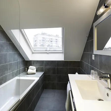 Hotel Restaurant Le Dauphin Et Le Du Prieuré Caen