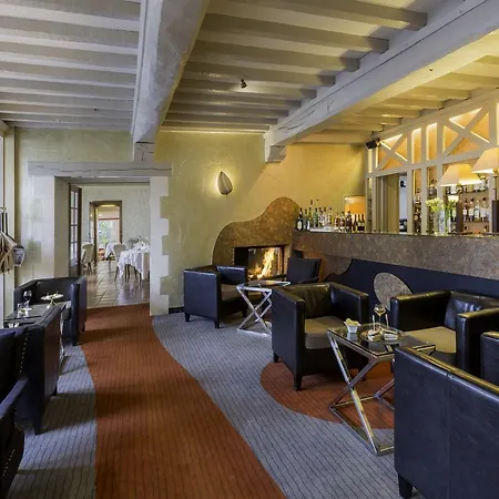 Logis Restaurant Le Dauphin Et Le Du Prieure فندق 3*