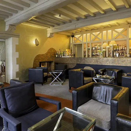 فندق Logis Restaurant Le Dauphin Et Le Du Prieure