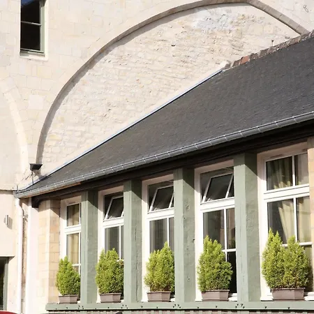 Logis Restaurant Le Dauphin Et Le Du Prieure 3*