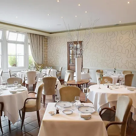 Restaurant Le Dauphin Et Le Du Prieuré Hotel