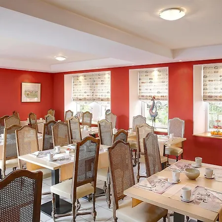 فندق Logis Restaurant Le Dauphin Et Le Du Prieure كان