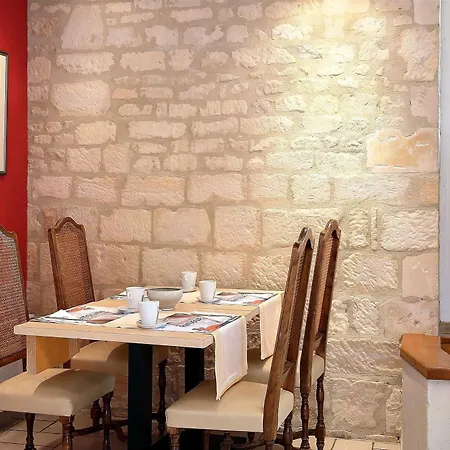 Logis Restaurant Le Dauphin Et Le Du Prieure 3* Caen