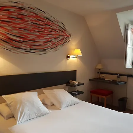 Logis Restaurant Le Dauphin Et Le Du Prieure 3*