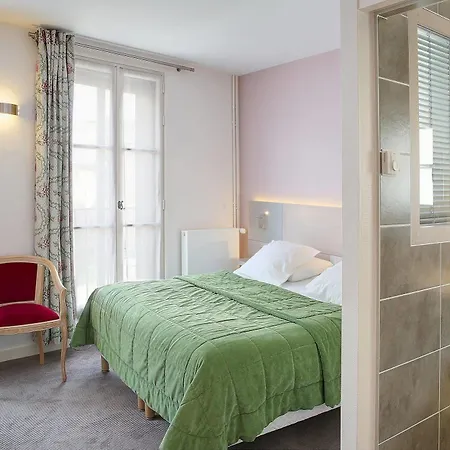 Hotel Restaurant Le Dauphin Et Le Du Prieuré