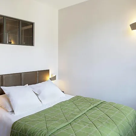 Logis Restaurant Le Dauphin Et Le Du Prieure