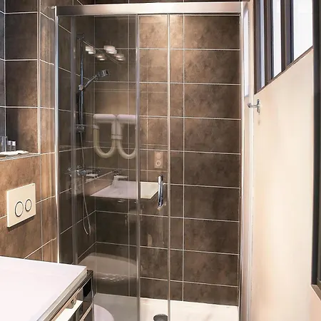 Logis Restaurant Le Dauphin Et Le Du Prieure