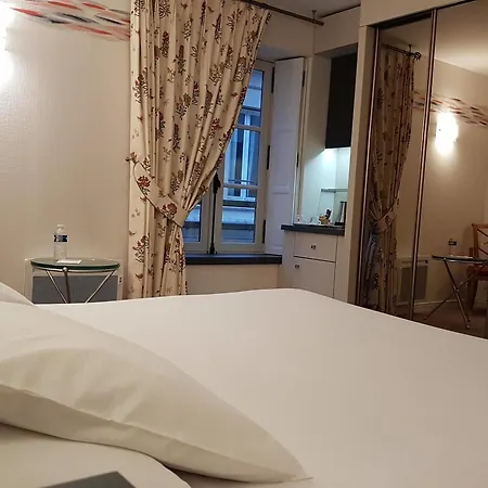 Logis Restaurant Le Dauphin Et Le Du Prieure 3* كان