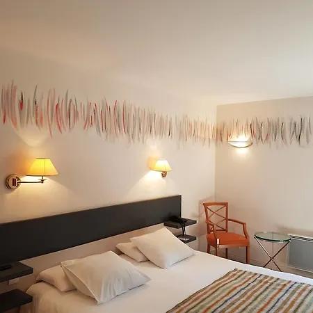 Logis Restaurant Le Dauphin Et Le Du Prieure كان