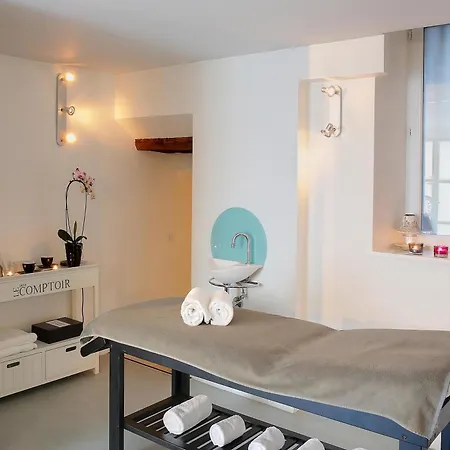 Logis Restaurant Le Dauphin Et Le Du Prieure كان