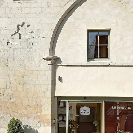 Logis Restaurant Le Dauphin Et Le Du Prieure فندق