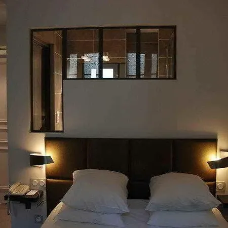 Restaurant Le Dauphin Et Le Du Prieuré