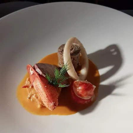 Logis Restaurant Le Dauphin Et Le Du Prieure فندق 3*