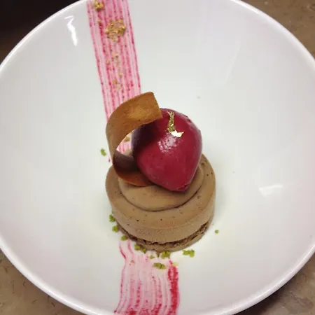 Restaurant Le Dauphin Et Le Du Prieuré