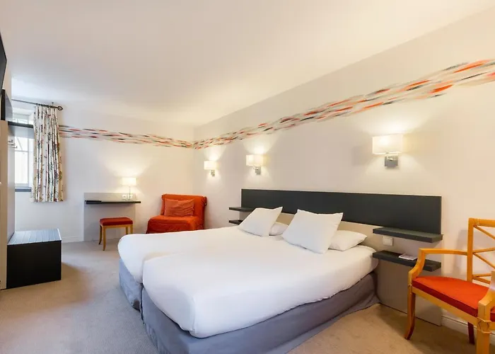 Logis Restaurant Le Dauphin Et Le Du Prieure Hotel