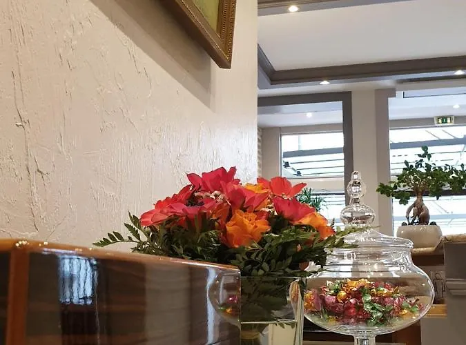 Logis Restaurant Le Dauphin Et Le Du Prieure Hotel Caen