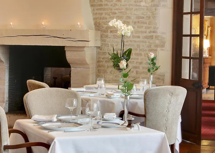 Logis Restaurant Le Dauphin Et Le Du Prieure Hotel 3*