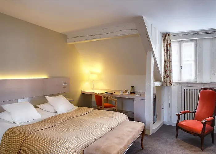 Restaurant Le Dauphin Et Le Du Prieuré