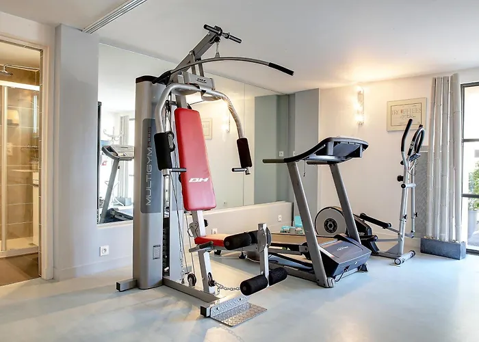 Hotel Restaurant Le Dauphin Et Le Du Prieuré