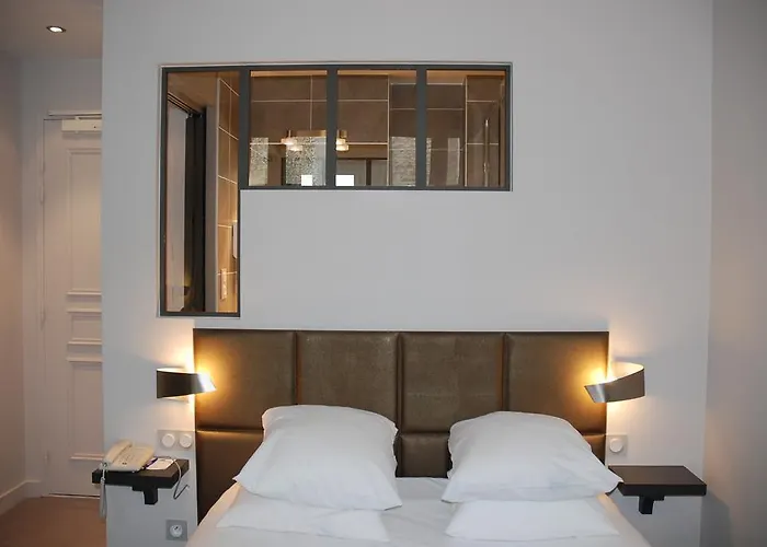 Logis Restaurant Le Dauphin Et Le Du Prieure 3* Caen