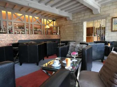 Hotel Logis Restaurant Le Dauphin Et Le Du Prieure 3*