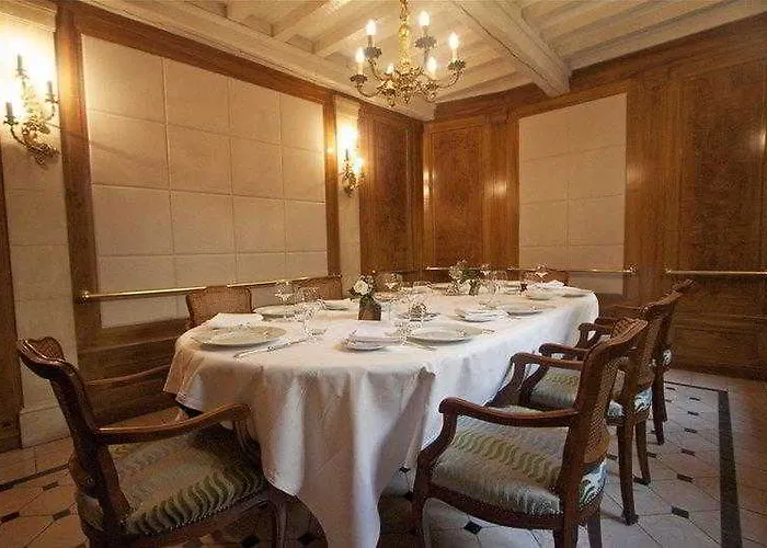 Logis Restaurant Le Dauphin Et Le Du Prieure Hotel 3*