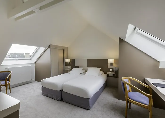 Restaurant Le Dauphin Et Le Du Prieuré