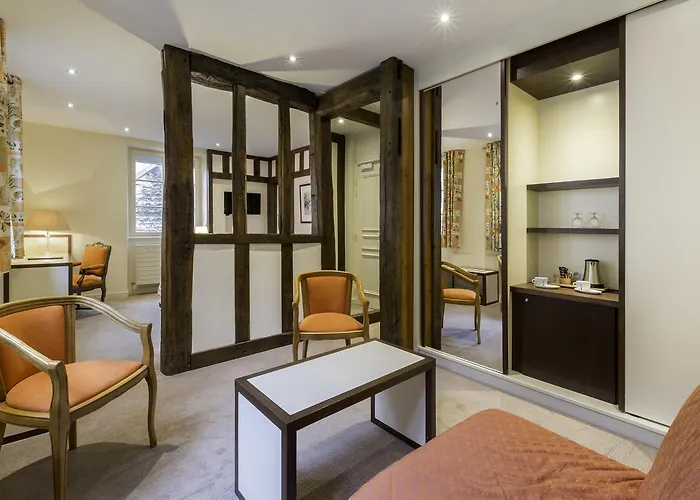 Hotel Logis Restaurant Le Dauphin Et Le Du Prieure