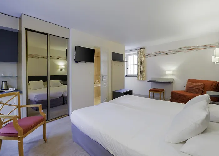 Logis Restaurant Le Dauphin Et Le Du Prieure Caen